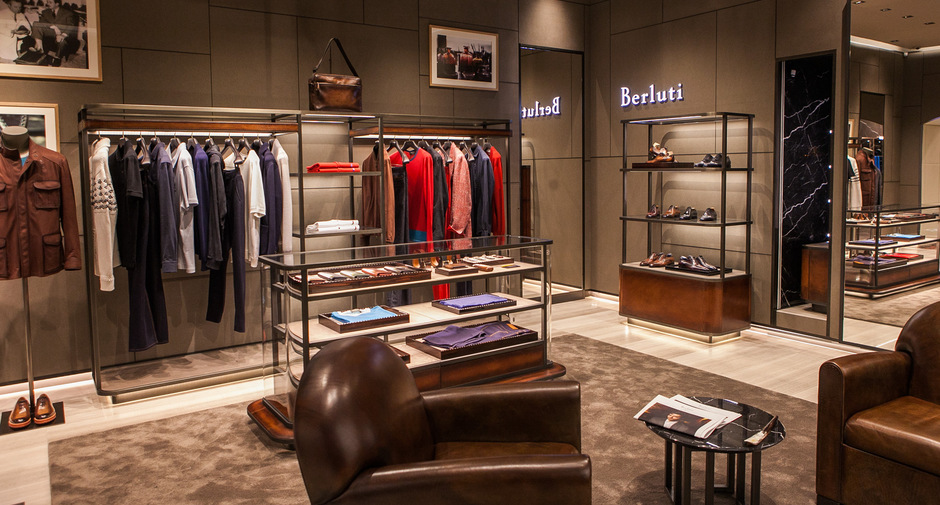 Лакшери стор. Корнер Berluti в ЦУМЕ. Luxury Store Нижний Новгород. Лакшери стор интернет магазин. Бутик берлути в Москве мужской брендовой.