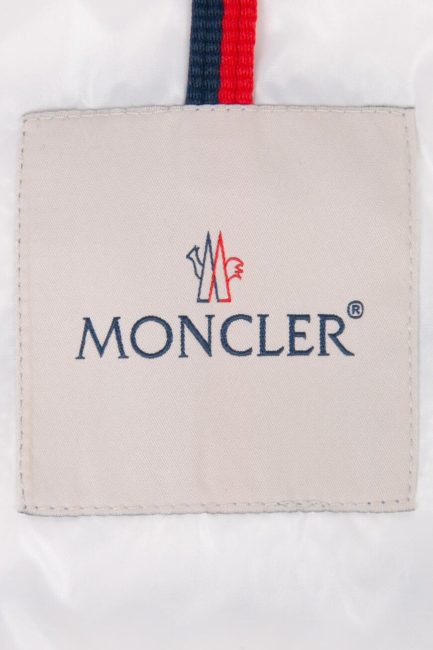 Moncler бренд. Монклер бренд.