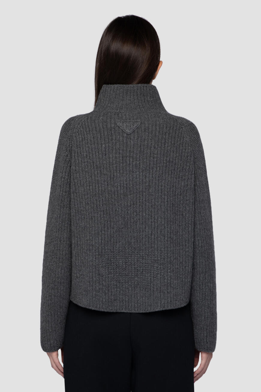 Пуловеры Prada купить в Москве за 155000 рублей (Пол: женский Цвет ...